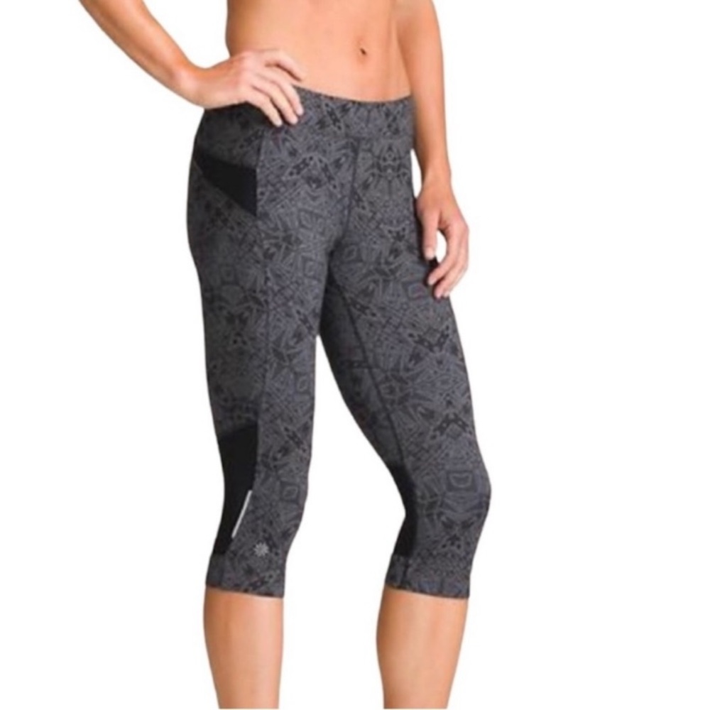Athleta Cairo Bare To Run Grey Reflective Knicker Crop Leggings